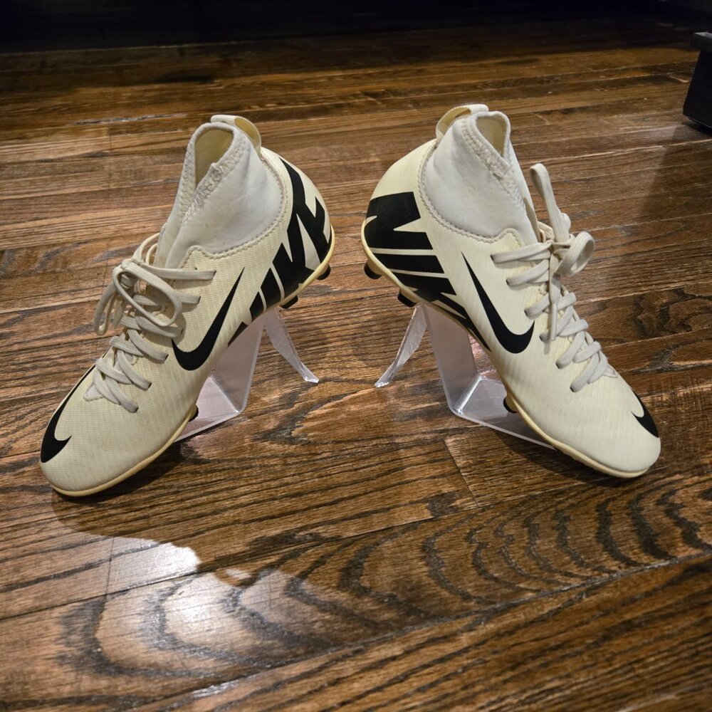 KIDS NIKE CLEATS - Picture 3 of 6